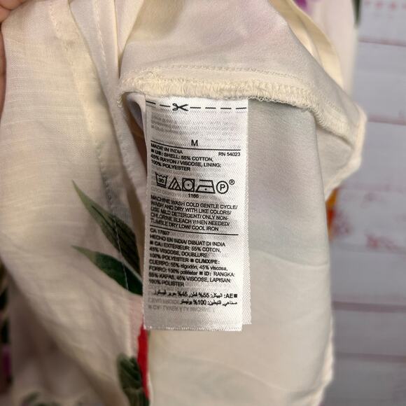 New Old Navy White & Floral Wrap Dress Size Medium - Picture 9 of 9